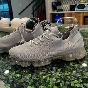 Gray size 10 tennis shoes